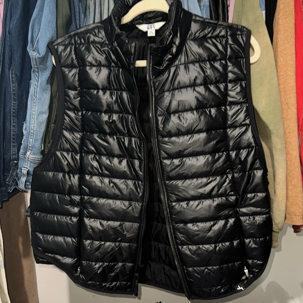 Black puffer vest